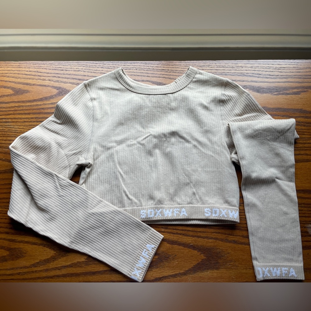 SDXWFA Sarah’s Day x White Fox Athletic Sand Tan Ribbed Crop Long sleeve M NWT